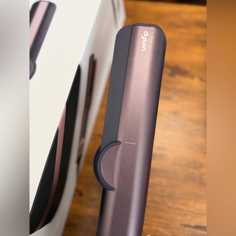 Dyson Hair Tool in Metallic Purple Jasper Plum - Picture 5 of 6